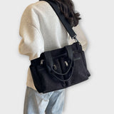 Cécile. - Somas pāri plecam