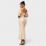 Ione - Bodycon kleita ar atklātiem pleciem un ruļļiem