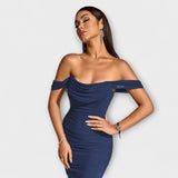 Ione - Bodycon kleita ar atklātiem pleciem un ruļļiem
